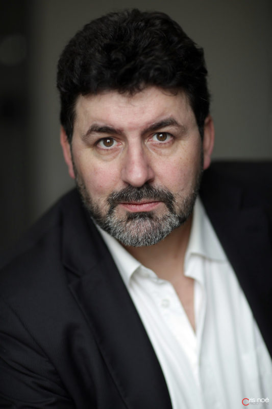 Les compagnies théâtrales rencontrent de graves difficultés – Un entretien avec Vincent Dheygre, auteur dramatique, metteur en scène, président des « Écrivaines et Écrivains associés du théâtre » (EAT), vice-président du « Conseil permanent des écrivains » (CPE).